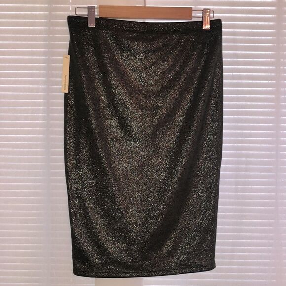 june & hudson L Dillard’s Camouflage Green Metallic Knit Pencil Skirt - Picture 1 of 10